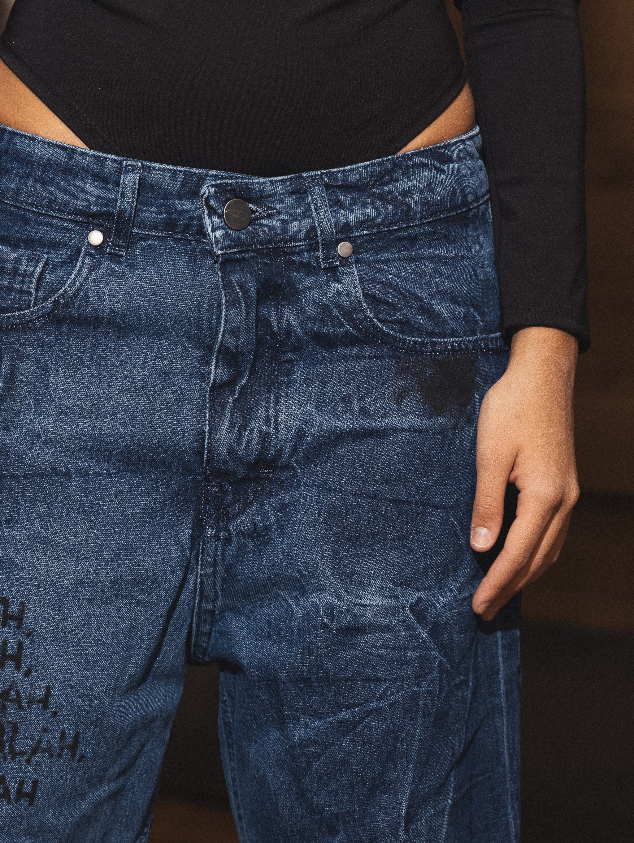 TWO SIDES BLA BLA DIRTY BLK DENIM JEANS