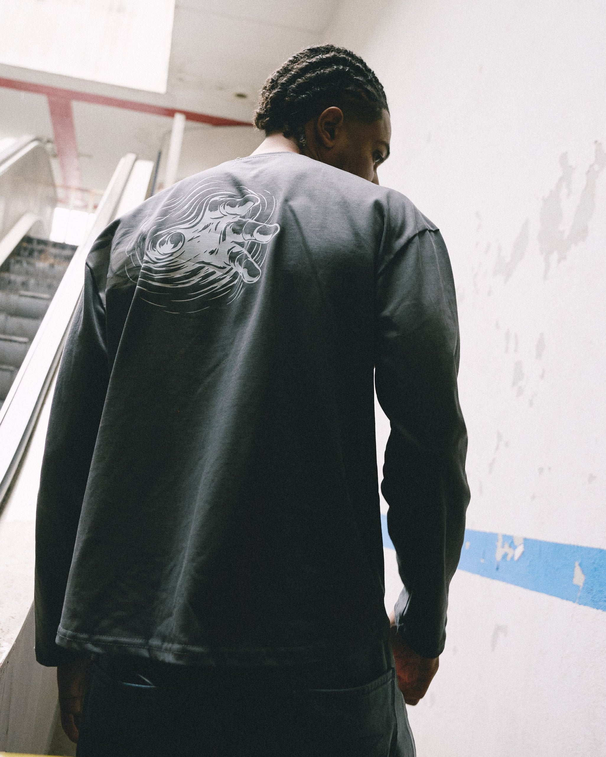 EMERGING HAND GREY LONGSLEEVE