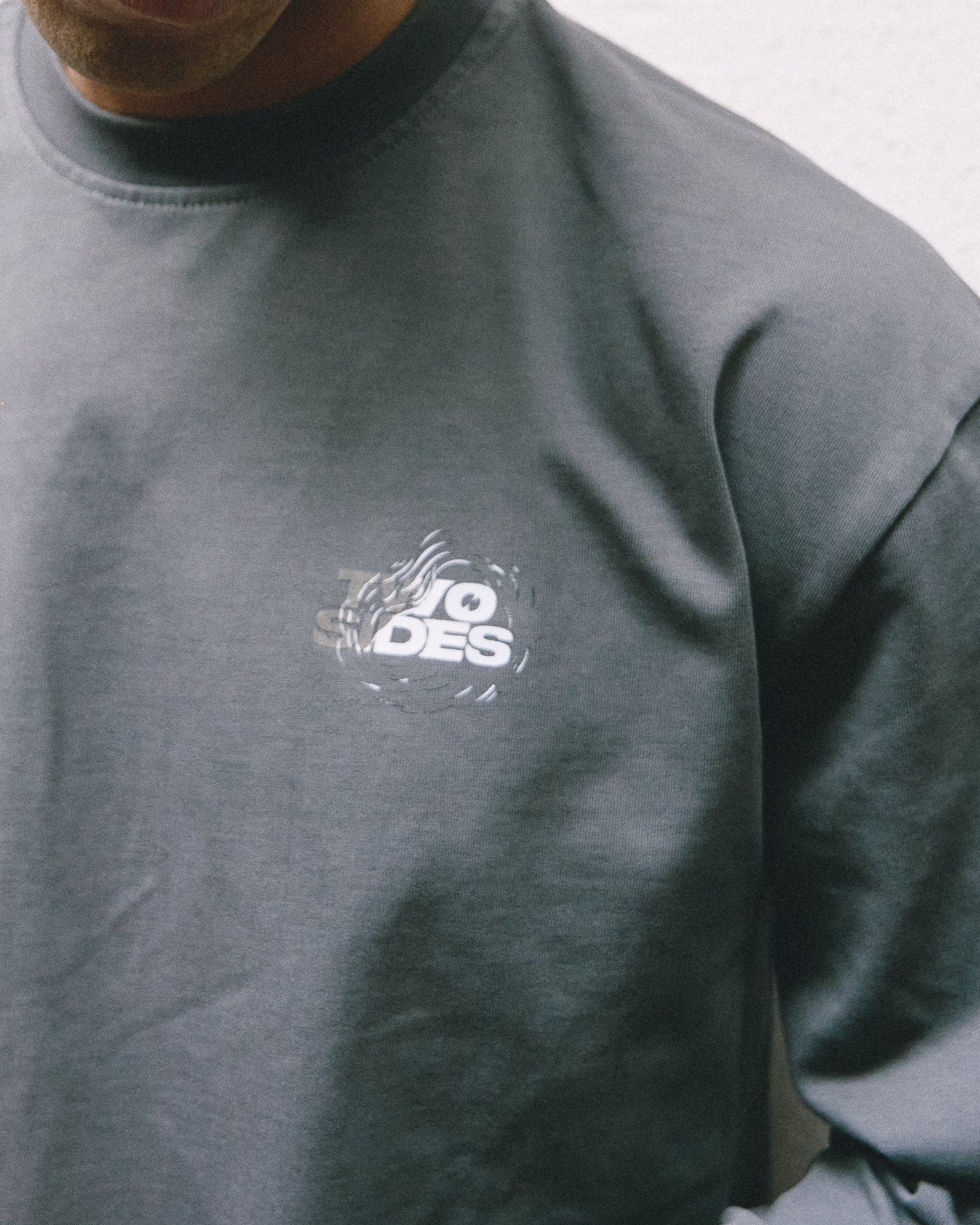 EMERGING HAND GREY LONGSLEEVE