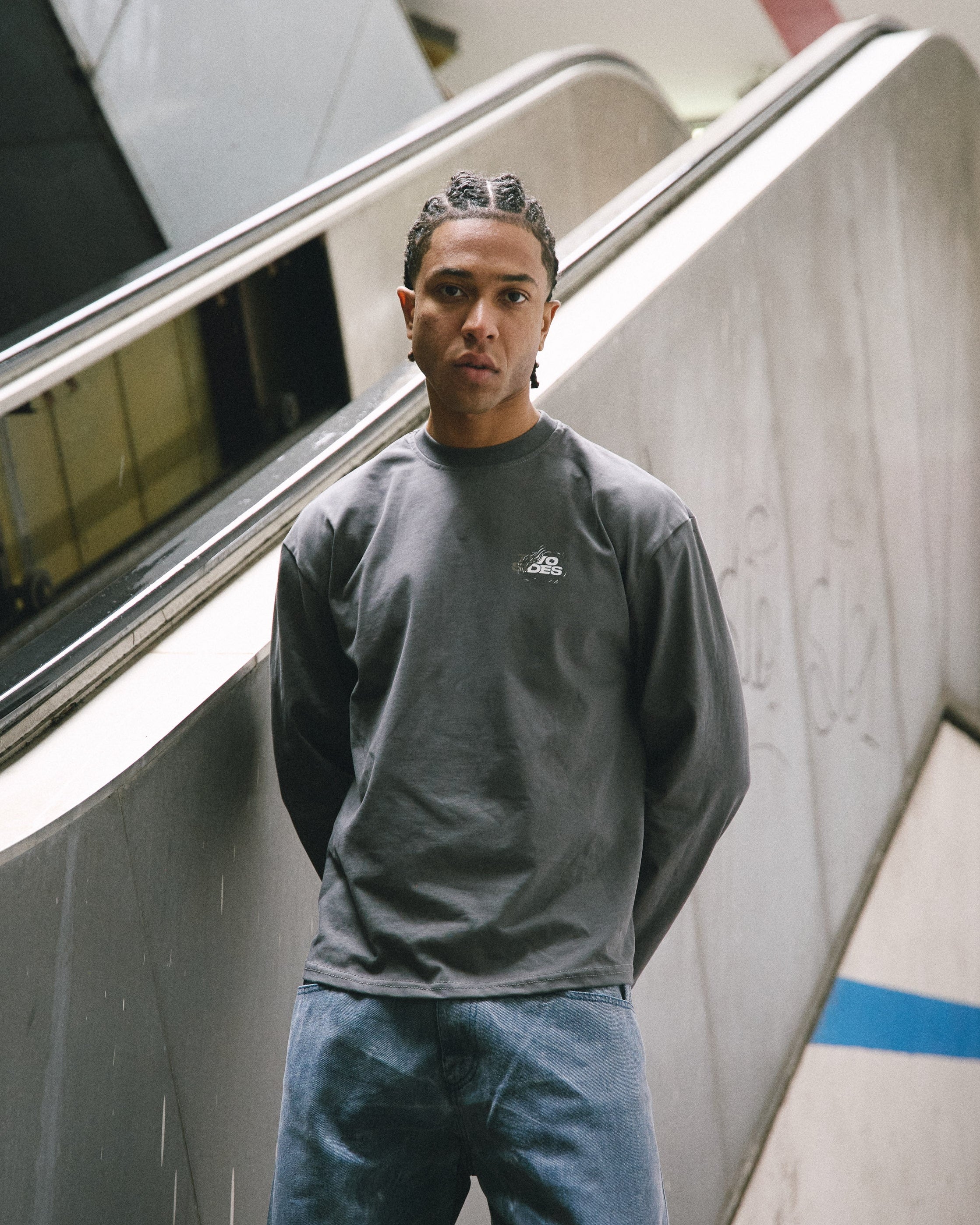 EMERGING HAND GREY LONGSLEEVE