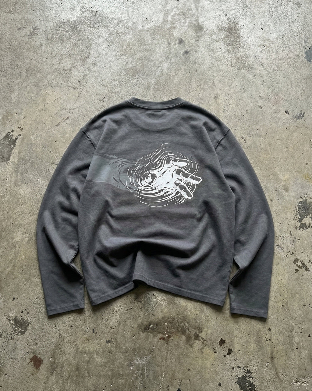 EMERGING HAND GREY LONGSLEEVE